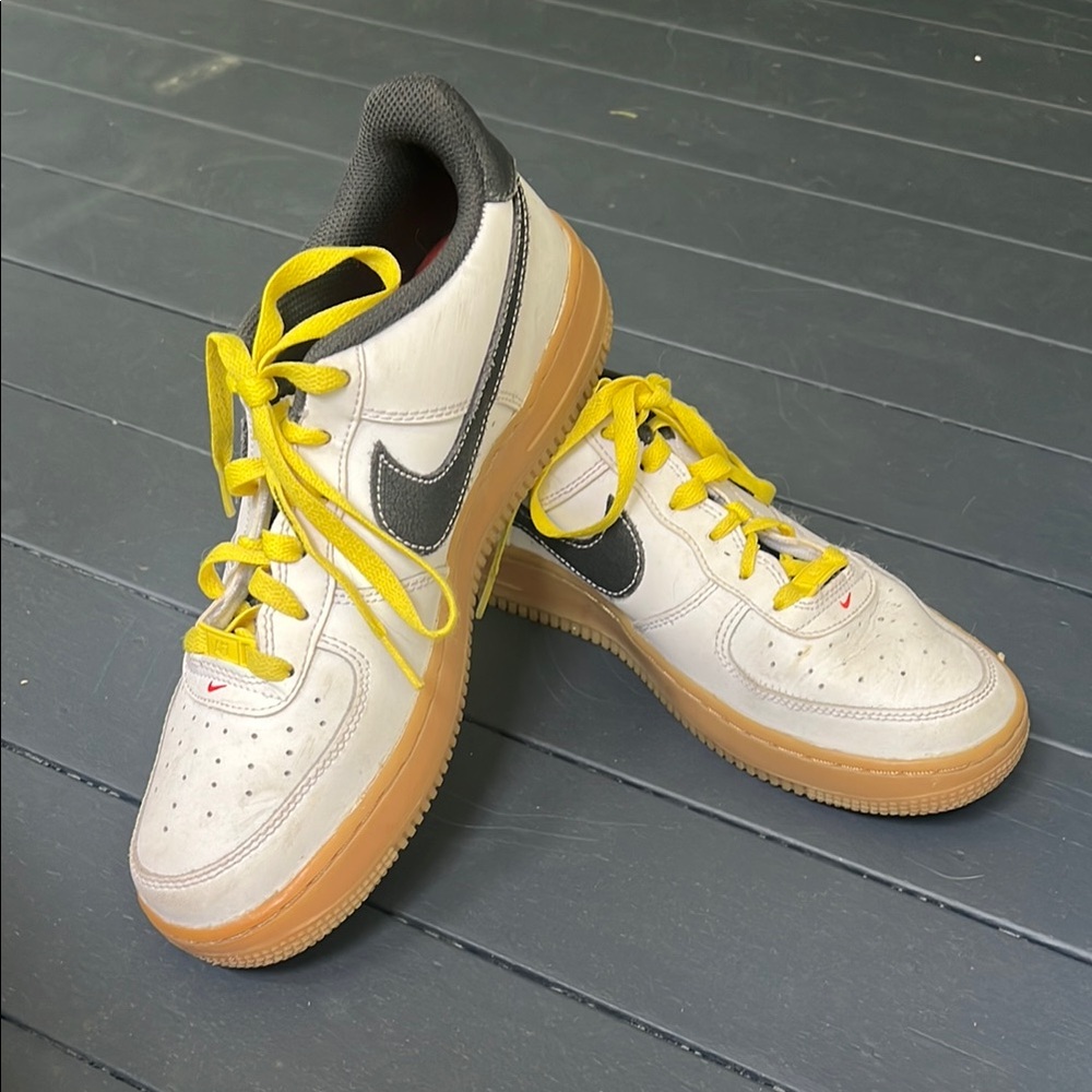 Nike White and Yellow Sneakers Classic Design